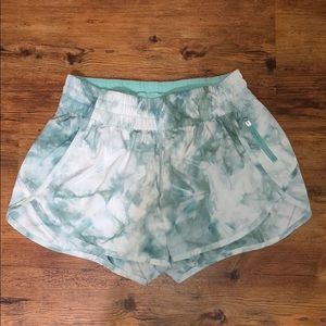 LULULEMON Tracker Shorts V 4” Size 10